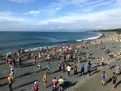 大磯・照ヶ崎海岸。なんとなくなソーシャルディスタンス(笑)
