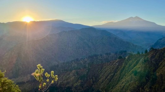 日の出と燧ヶ岳
