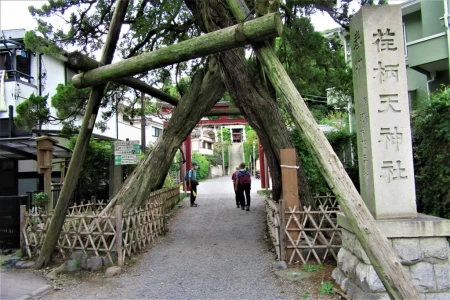 頼朝が大宰府から勧進して篤く信仰した荏柄天神社。大宰府、北野とともに日本三大天神社の一つとされる。