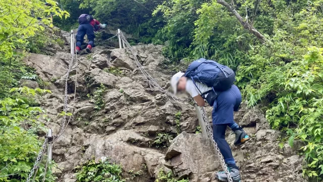 鎖場スイスイ降りてます